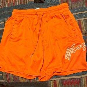 Size L young la shorts